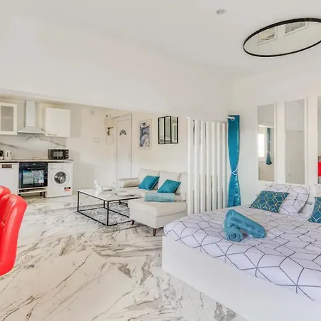 Love Room - Jacuzzi, Wifi, Clim, Retroprojecteur Beziers Exterior photo