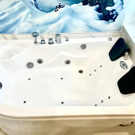 Love Room - Jacuzzi, Wifi, Clim, Retroprojecteur Beziers Exterior photo
