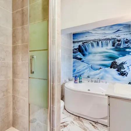 Love Room - Jacuzzi, Wifi, Clim, Retroprojecteur Beziers Exterior photo